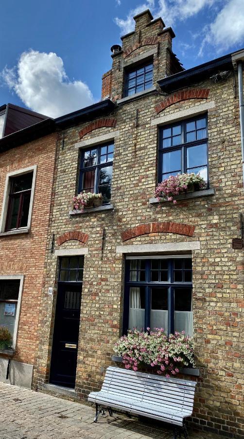 Anna Paula, In A Beautiful Quiet Street, 2 King Beds-2 Bathrooms & Private Garage * Bruges
