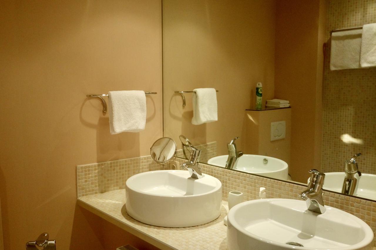 Anna Paula, In A Beautiful Quiet Street, 2 King Beds-2 Bathrooms & Private Garage Appartement Bruges