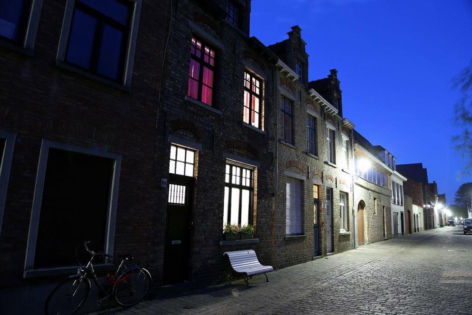 Anna Paula, In A Beautiful Quiet Street, 2 King Beds-2 Bathrooms & Private Garage Appartement Bruges